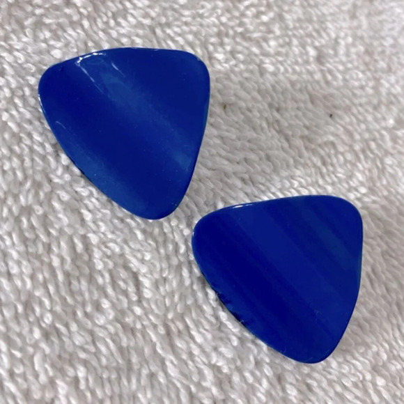 Vintage Blue Painted Metal Rippled Triangle Pierced Earrings Costume Jewelry - Picture 2 of 7